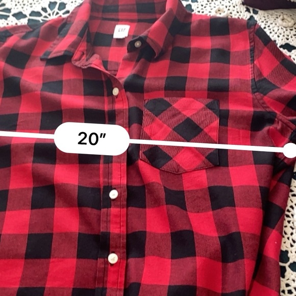 Women’s GAP Size M long sleeve red & black blouse like new extra buttons - Picture 2 of 11